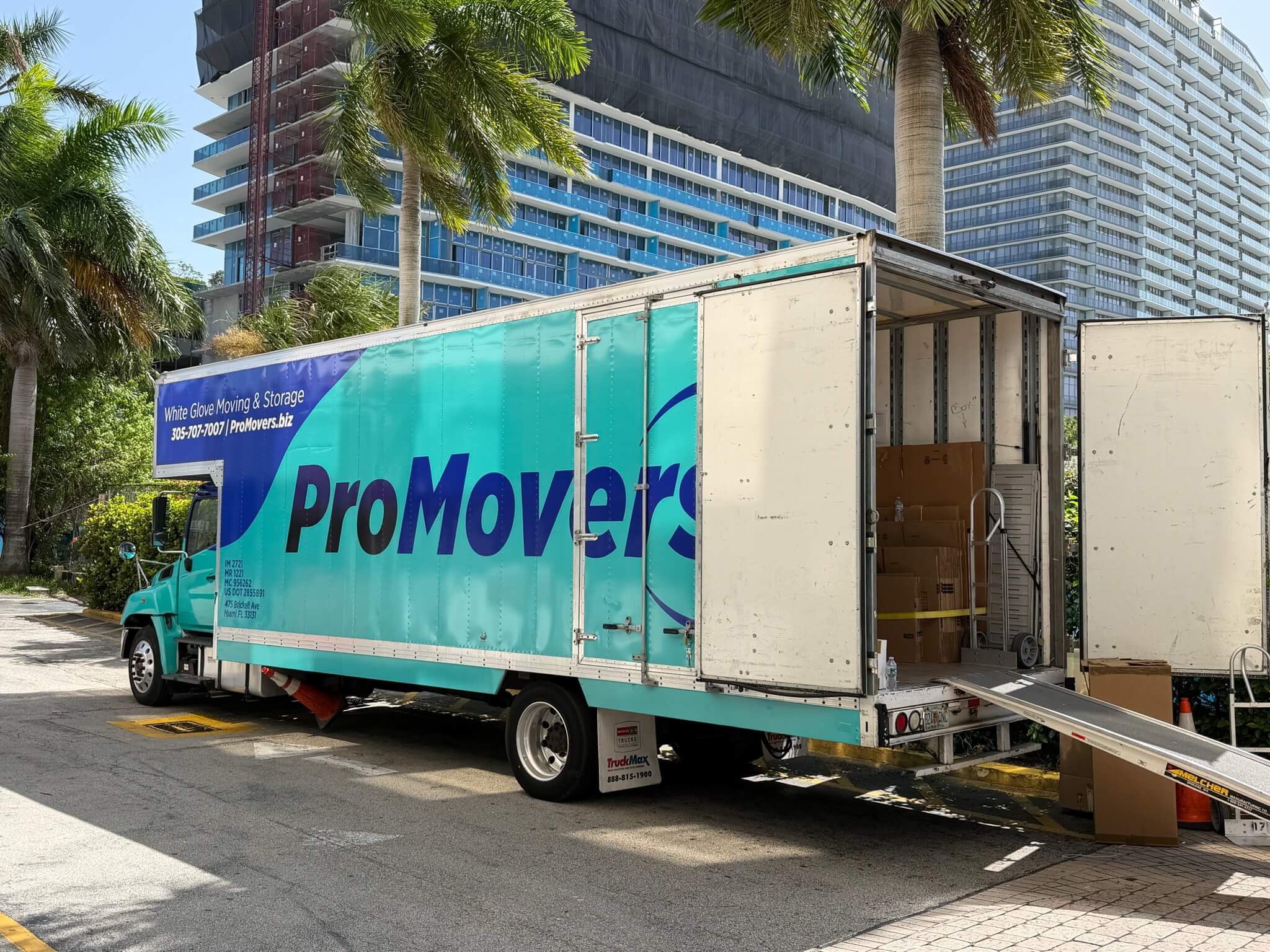 commercial moving truck in Miami, FL