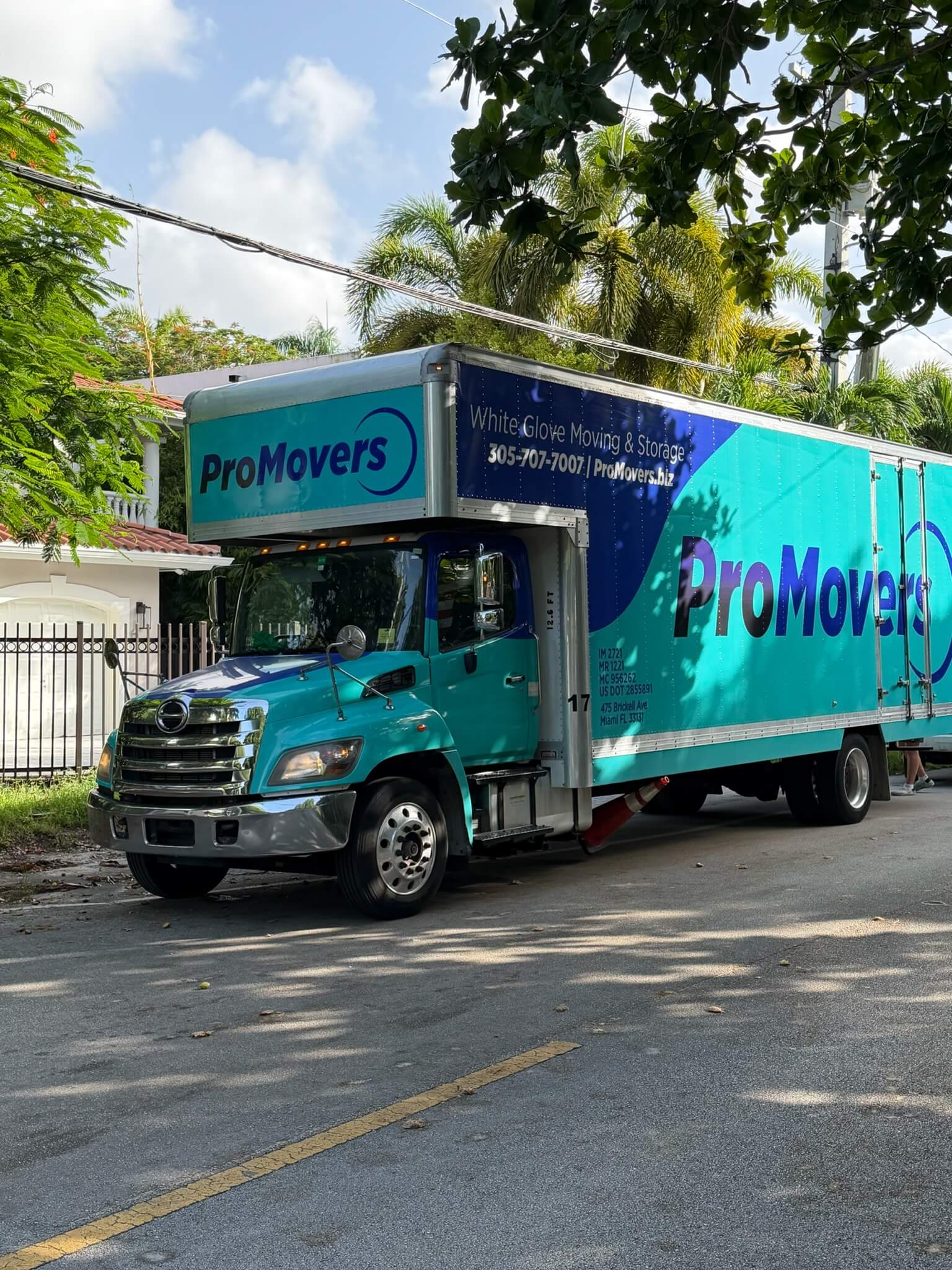 white glove moving truck in Miami, FL
